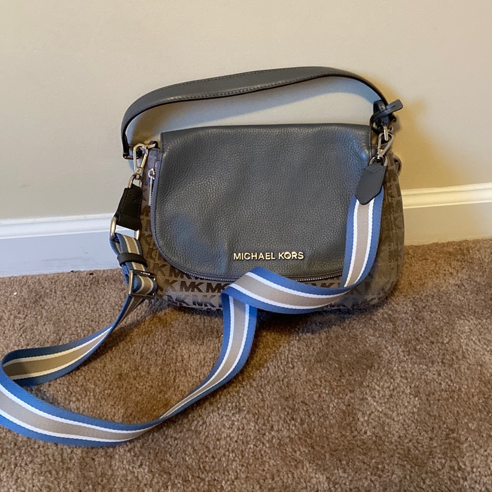 Michael kors grey monogram cross body